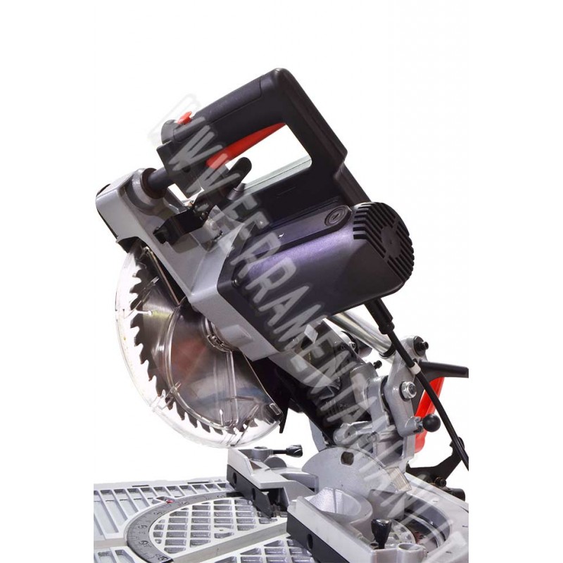 Taglierino Cutter Professionale FERVI Guidalama in Acciaio Lama 18mm 3